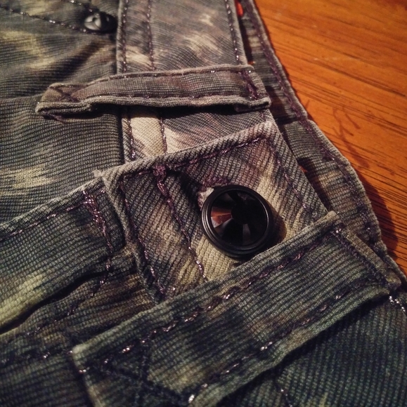 Rock Revival camo shorts - Picture 5 of 11